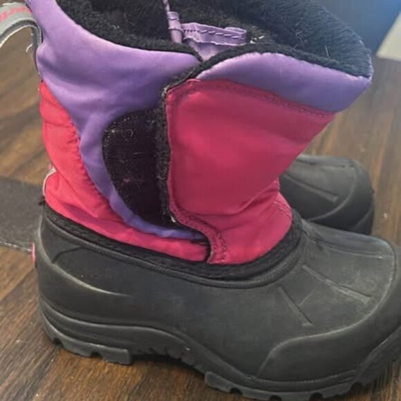 Toddler Girls snow boots - size 8 - Picture 2 of 2